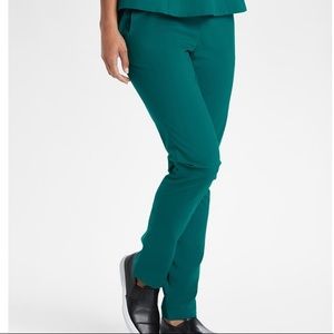 Jaanuu hunter green skinny scrub pants